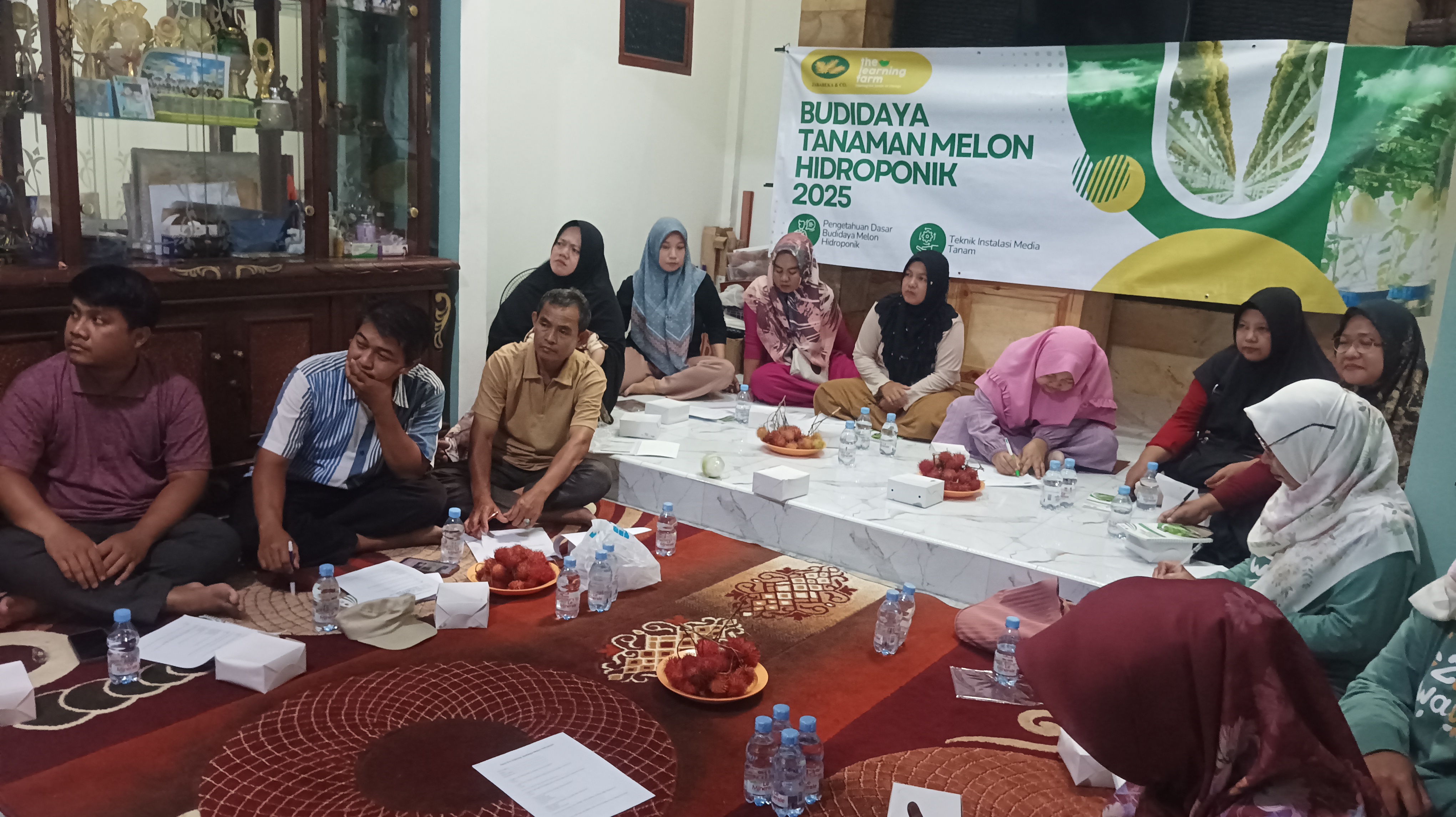 Penguatan Kelompok Tani Hidroponik Hikari melalui pelatihan dan pendampingan, serta penambahan instalasi Budidaya Melon Hidroponik